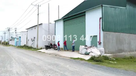 cho thue nha xuong 1300 m2 tai duc hoa long an 50 trieu thang lh 0908113447