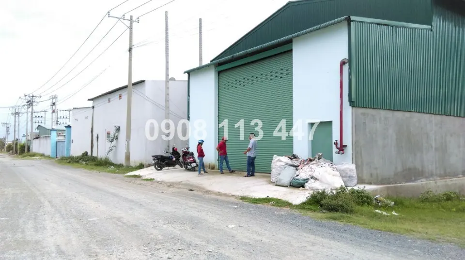 cho thue nha xuong 1300 m2 tai duc hoa long an 50 trieu thang lh 0908113447