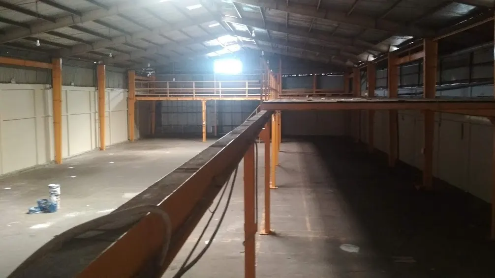 cho thue nha xuong gan 2 000m2 mat tien phan van hon quan 12 gia re nhat khu vuc