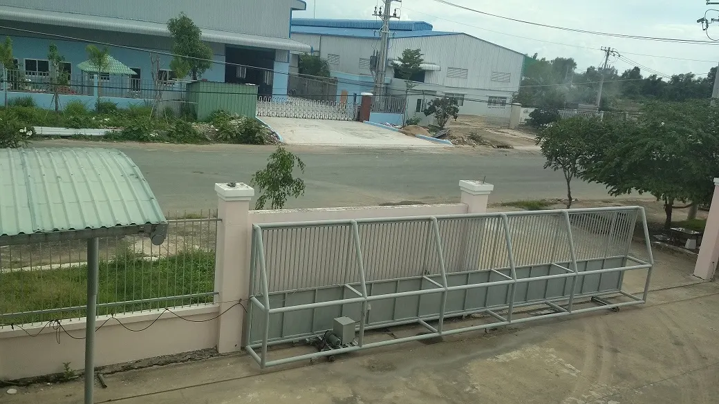 can cho thue nha xuong 8 500m2 duong huong lo 2 binh tan gia re khu vuc