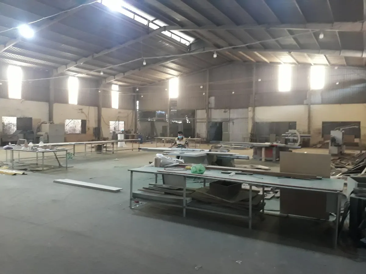 cho thue gap nha xuong 2 500m2 mat tien phan van hon hoc mon