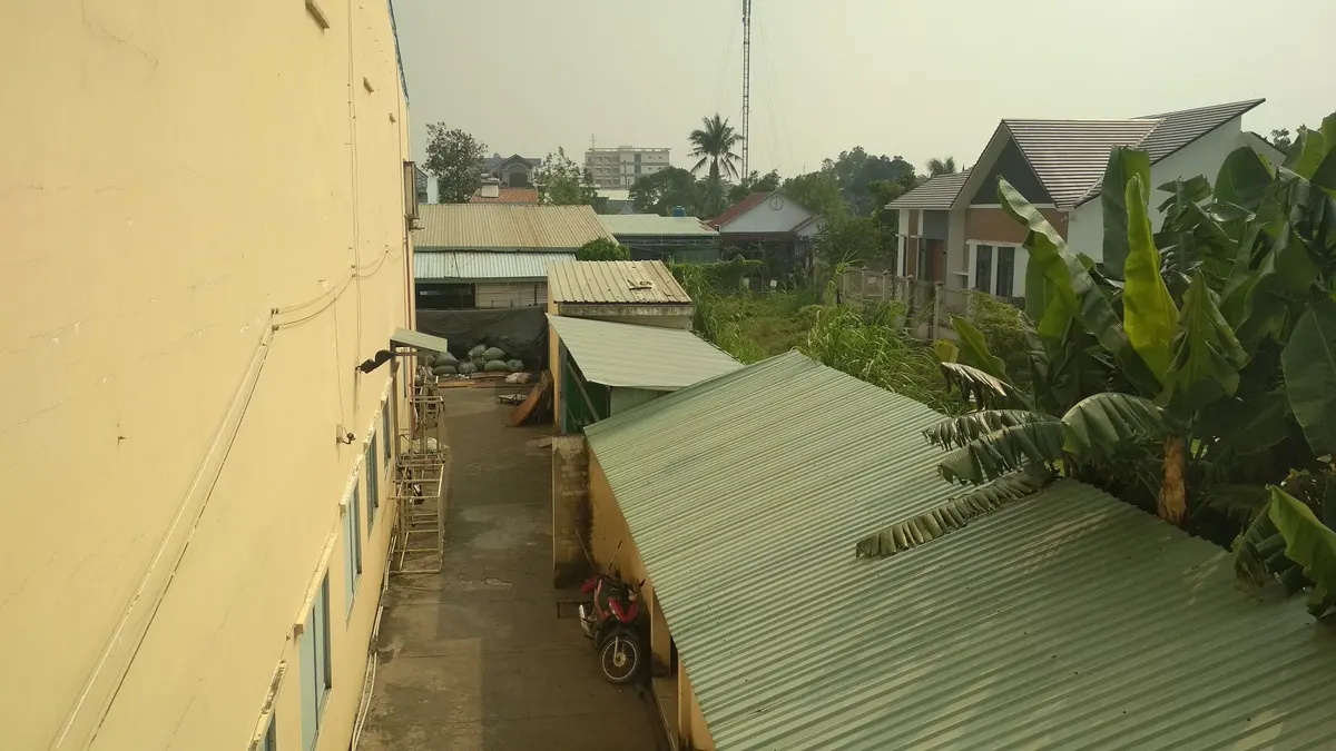 cho thue 7 300m2 kho xuong mat tien do van day hoc mon gia re