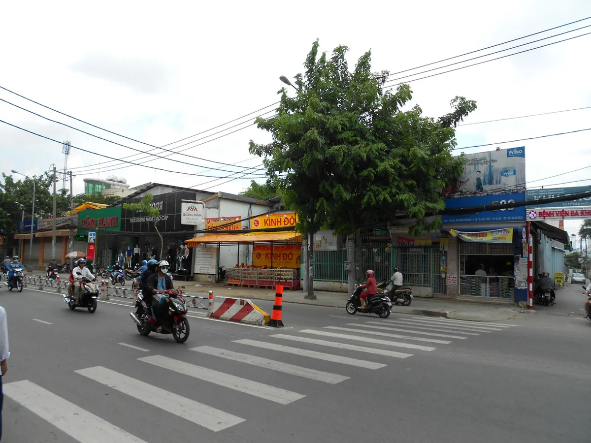 cho thue2mat bang kinh doanh rong lon goc 2mt quang trunggo vap