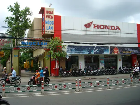 cho thue2mat bang kinh doanh rong lon goc 2mt quang trunggo vap